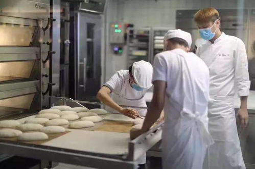 排隊7小時才能喝上的喜茶，竟是這個帥得掉渣的90后男神一手創立